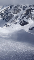 Poudreuse éphémère en bas mais froide et durable en haut 