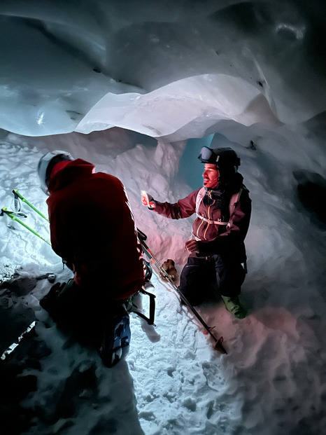 Visite de la Grotte Glacière ⛏️❄️ 🔦  à Val Thorens