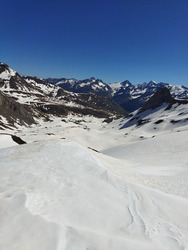 Entre Marmottes, Isards et neige de printemps 