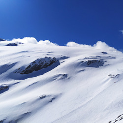 neige fraiche et nuage de printemps