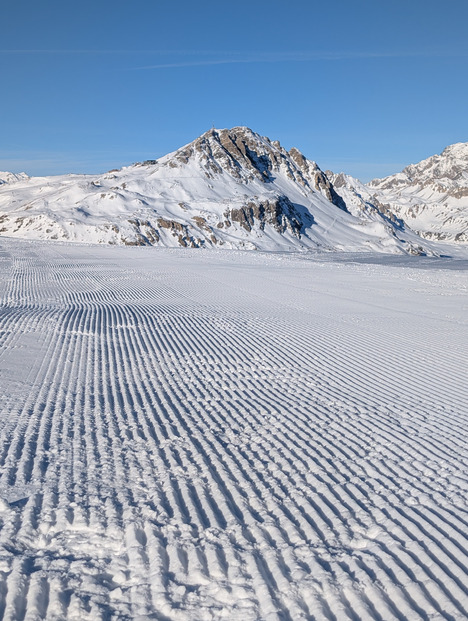 Des skis! tu skis? Ça ski!