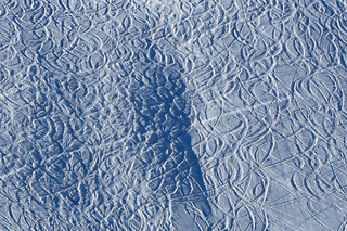 Ouverture avec peu de neige fra&icirc;che mais pl&eacute;thore de skis &agrave; tester!