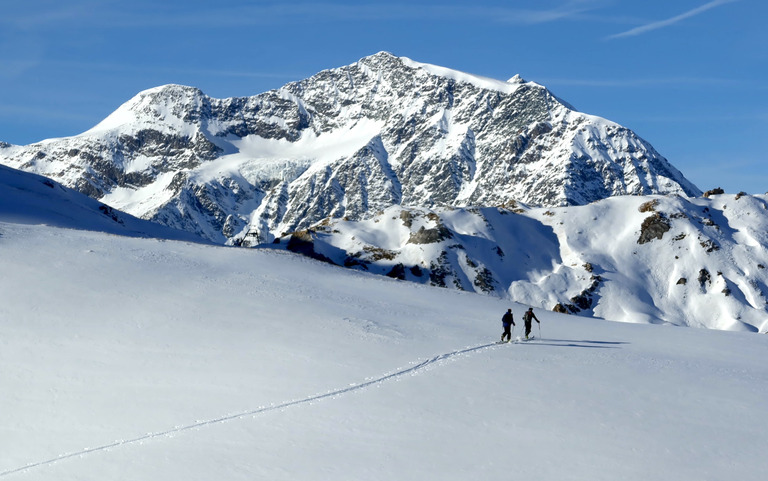 Ouverture avec peu de neige fraîche mais pléthore de skis à tester!