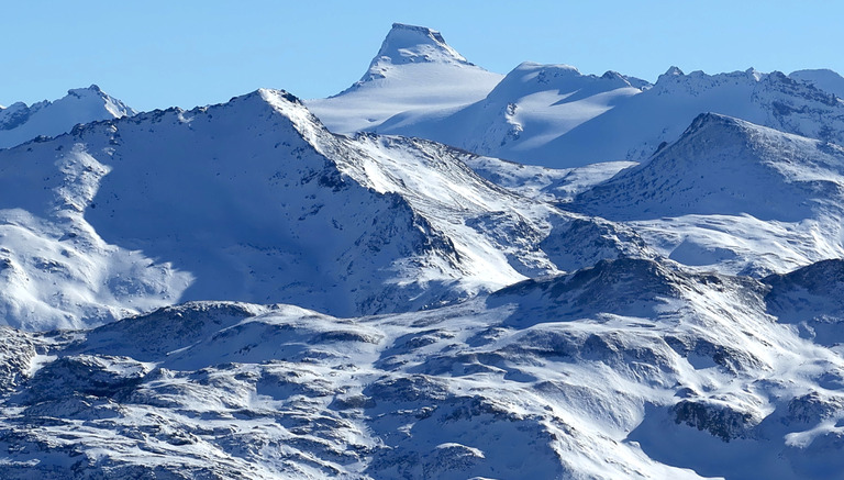 Ouverture avec peu de neige fraîche mais pléthore de skis à tester!