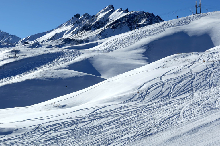 Ouverture avec peu de neige fraîche mais pléthore de skis à tester!