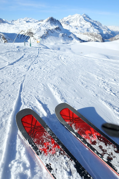 Ouverture avec peu de neige fraîche mais pléthore de skis à tester!