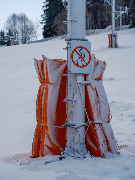 Belle chute de neige ventée dans le Vercors. Noël blanc assuré ! 🎄☃️