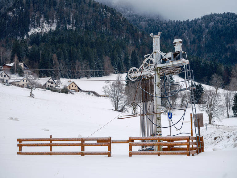 Belle chute de neige ventée dans le Vercors. Noël blanc assuré ! 🎄☃️