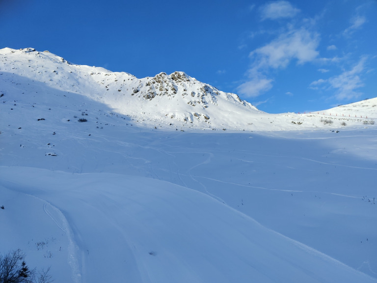 Journée ensoleillée et neige fraîche 