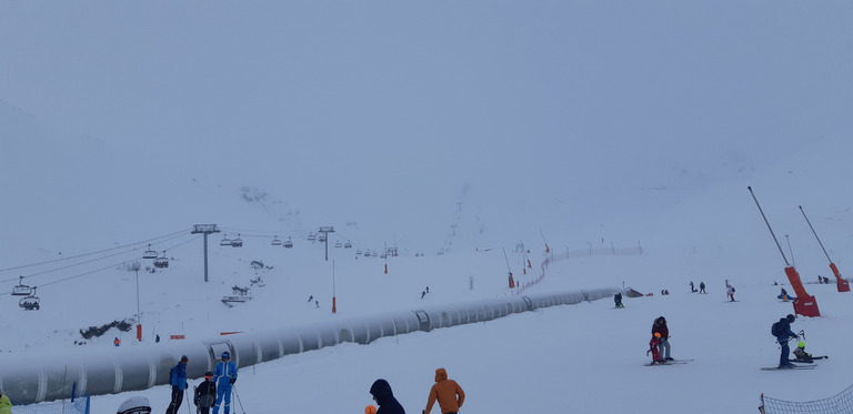 Ouverture dans le brouillard et la poudreuse