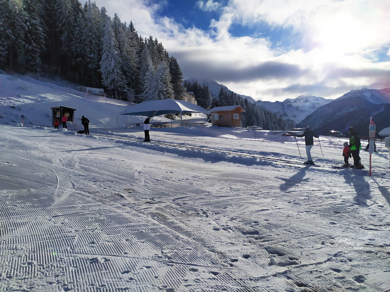 neige sur les sapins , on se met bien