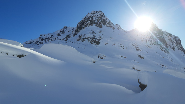 Tricotage dans les aiguilles rouges