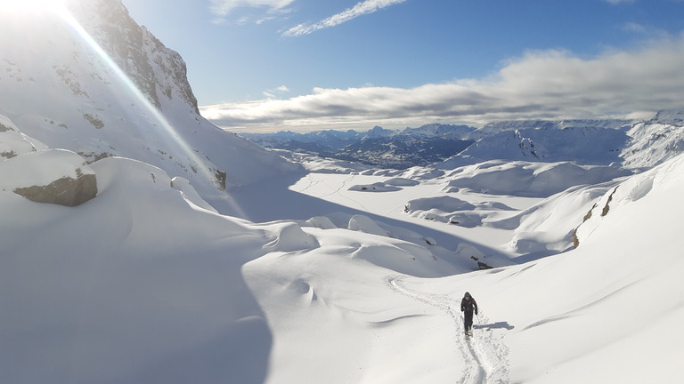 Tricotage dans les aiguilles rouges