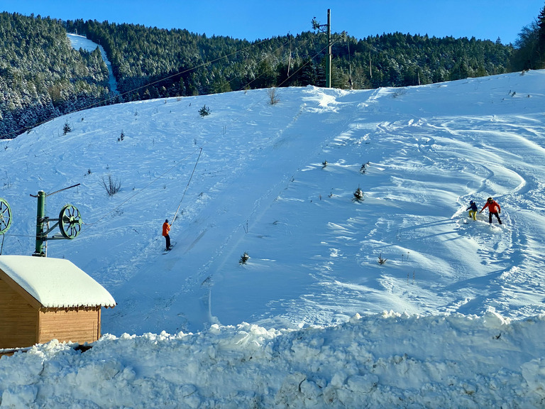 La station a réouvert ses téléskis puisque le dessert est servi ❄️