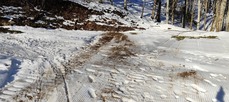 On en remet une couche avant l'arrivée des skieurs 