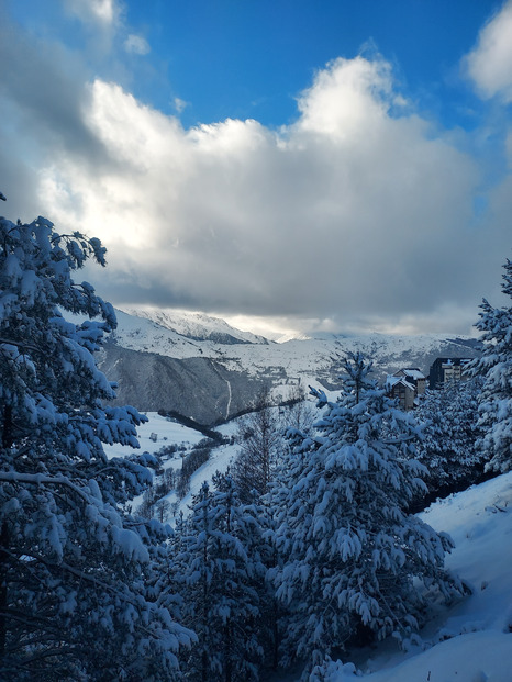 Semaine de Noël 🎄 mitigée dans les Pyrénées entre ❄️, ☔️ et 🧊