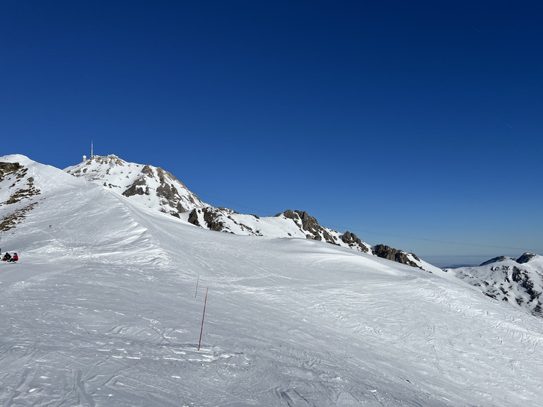 Un soleil éclatant et une foule à son image