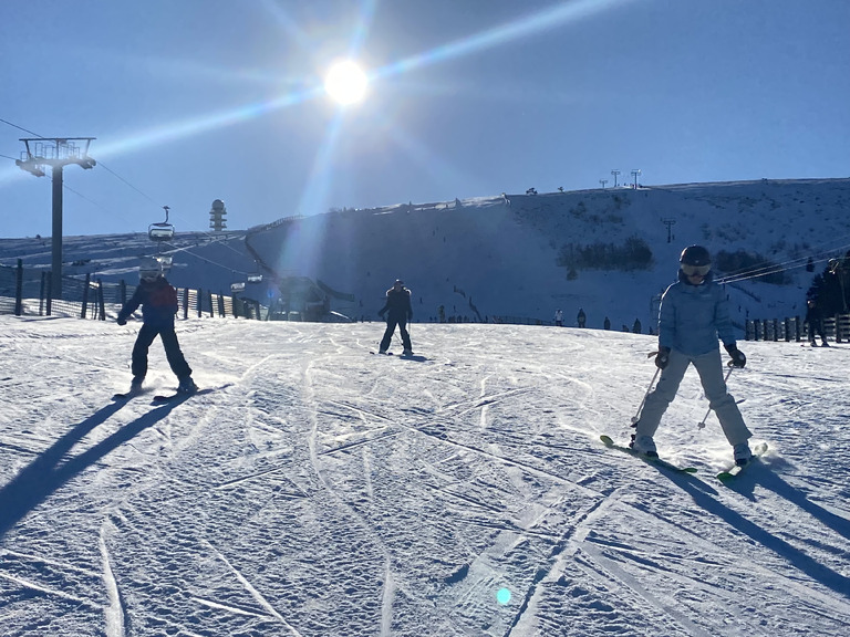 Ça skie dans la Loire avec un bel enneigement, pas vu depuis 2008 😳