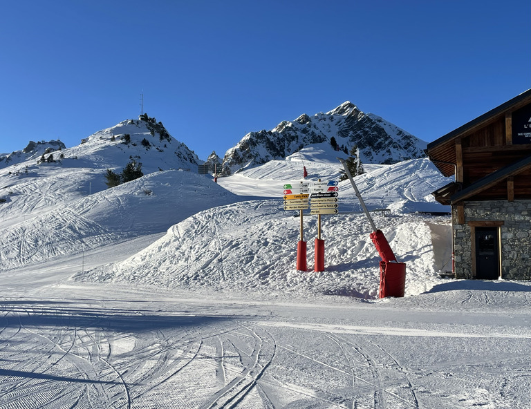 Du soleil, de la neige (dure), du monde et peu de pistes damées…