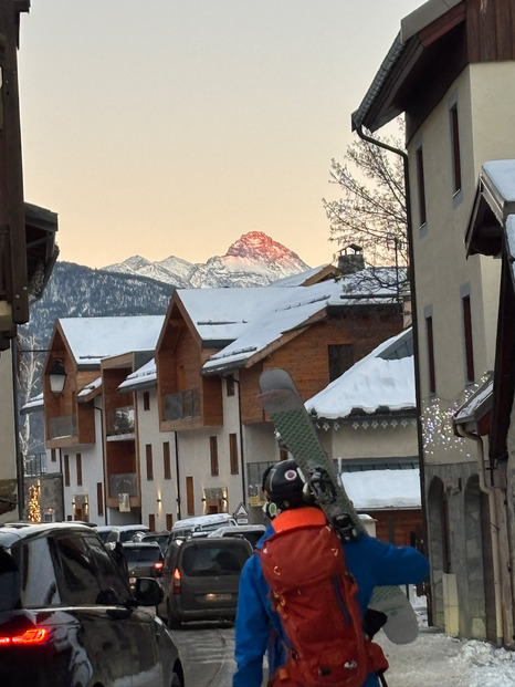 La piste se glace et la poudreuse se cache