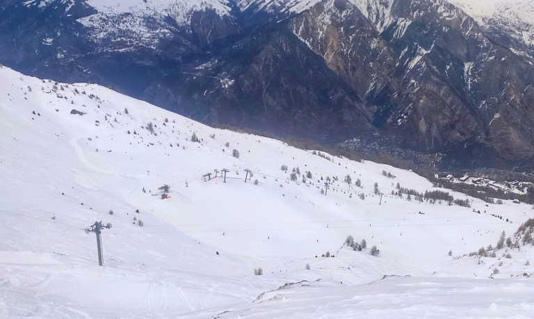 Station vide, bonne neige 