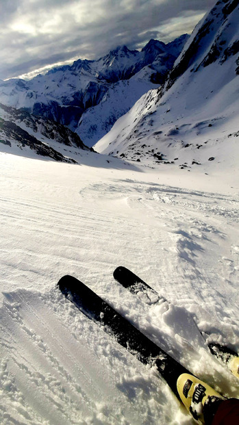 Combe du  Loup, poudreuse et cailloux !