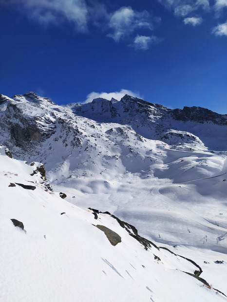 seul jour de la semaine avec neige sous 2000m?