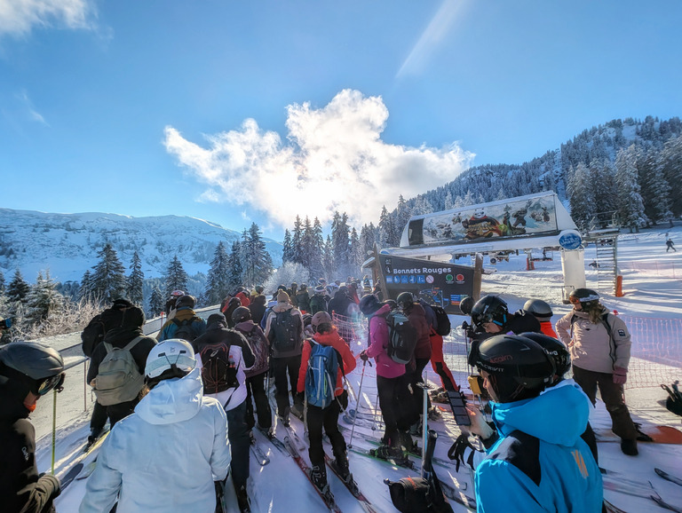 Arêches : y a du soleil et des skieurs