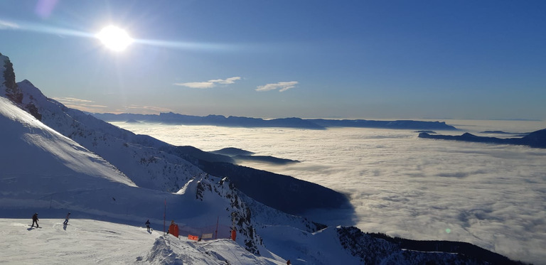 Day-off rentabilisé : soleil, neige dure, snowboard et ski 