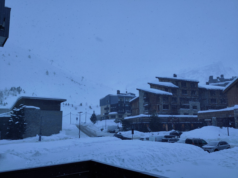 Après quelques mm la nuit Neige léger ce matin 