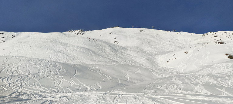 Poudreuse le matin, pistes l'aprem 