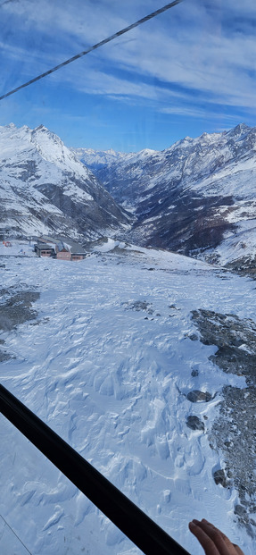 Belle journée ensoleillé à Zermatt mais avec du vent 