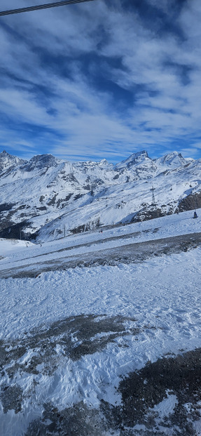 Belle journée ensoleillé à Zermatt mais avec du vent 