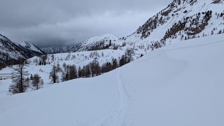 Excellent sur piste, très mauvais en dehors 