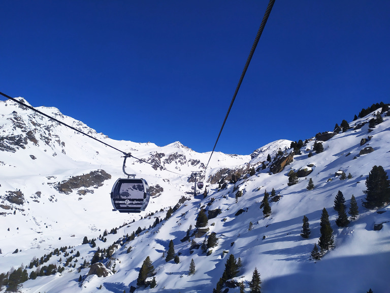 ciel bleu pas de vent, top pour la piste et snowpark 