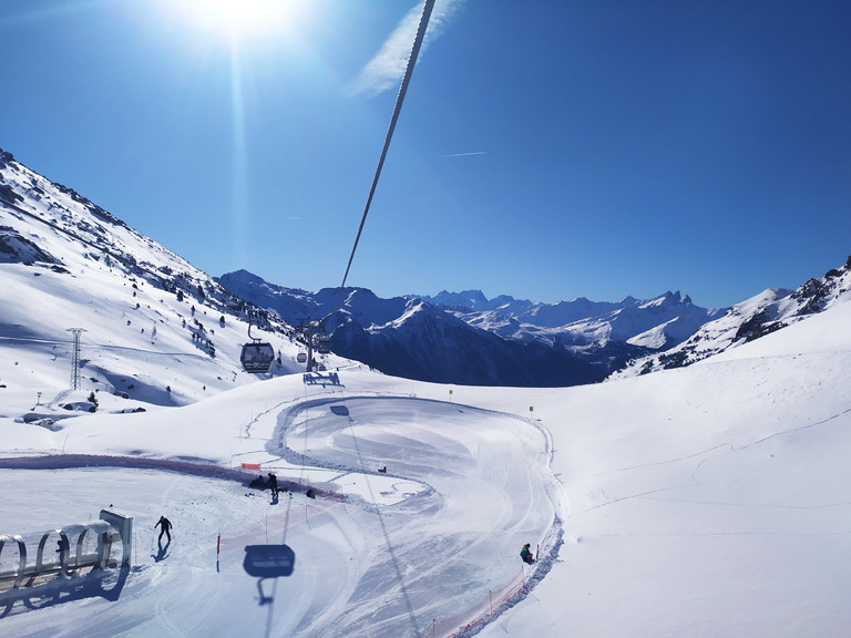 ciel bleu pas de vent, top pour la piste et snowpark 