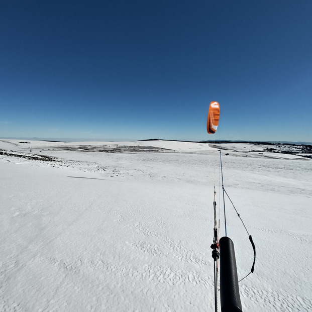 Chalmazel en snowkite depuis le col des Supeyres