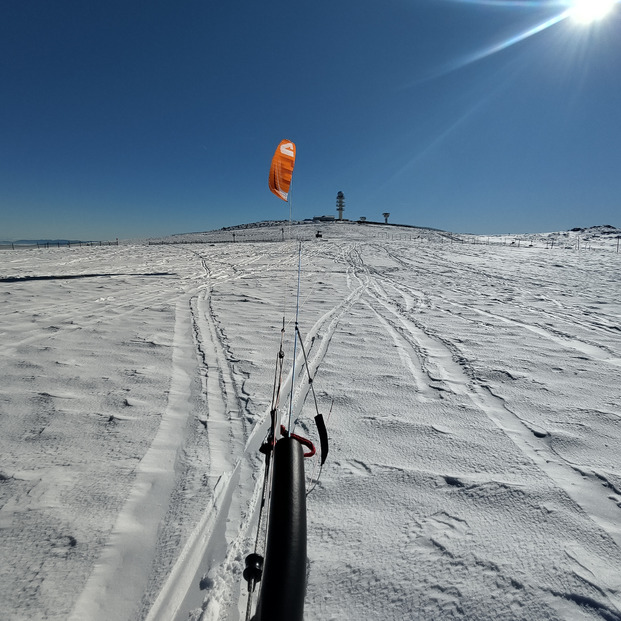 Chalmazel en snowkite depuis le col des Supeyres