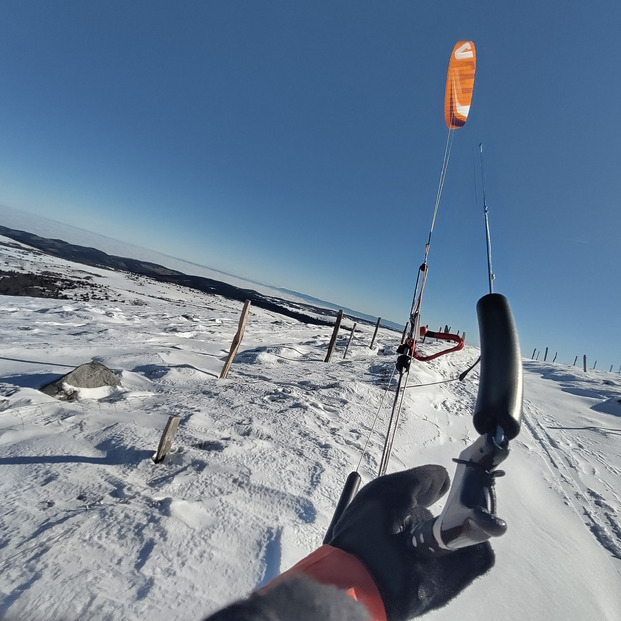 Chalmazel en snowkite depuis le col des Supeyres