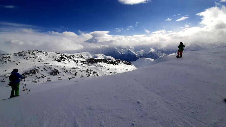 Fort vent mais neige encore bien agréable ! 