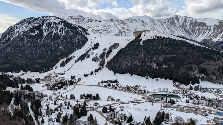 Grise mine sous les nuages