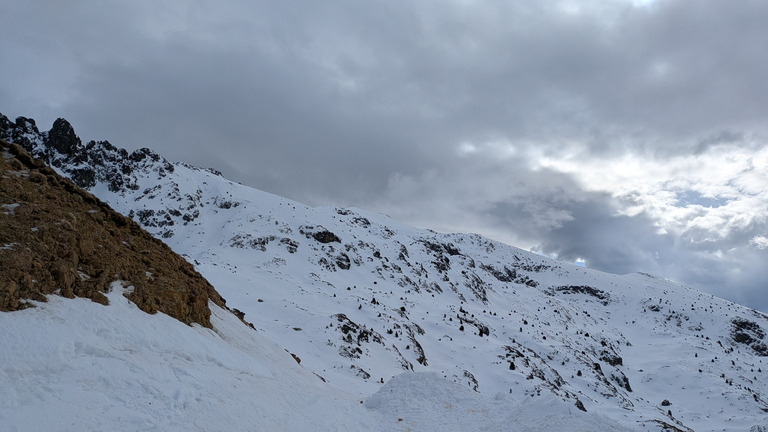 Grise mine sous les nuages