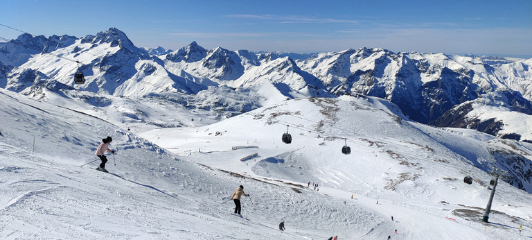 Très bon sur piste, excellent en hors piste "damé" 