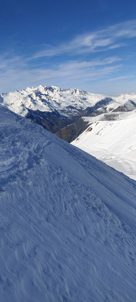 Très bon sur piste, excellent en hors piste "damé" 