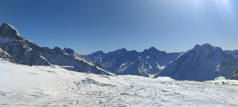 Très bon sur piste, excellent en hors piste "damé" 