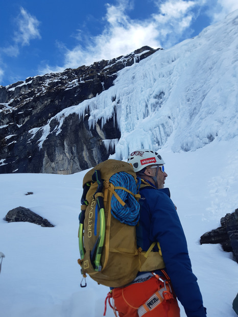 Combo ski rando, cascade de glace-on part tôt , on rentre tard😎