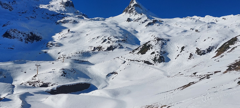 Beau ski au soleil 