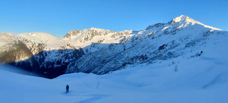 Super poudre dans les combes Nord de la Grande Montagne d'Arvillard