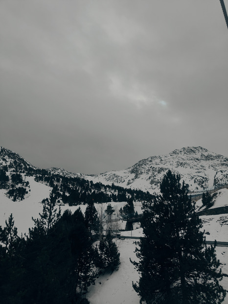 jour presque blanc à Ordino