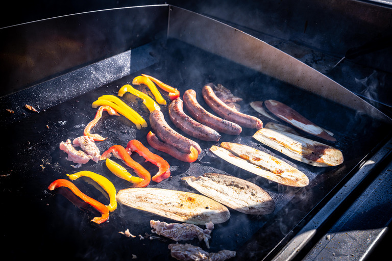 Un barbecue sur les pistes, ça vous tente ? 🍖⛷️😊